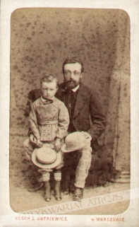[fotografia, ok. 1870 r.] [Portret mężczyzny z dzieckiem]