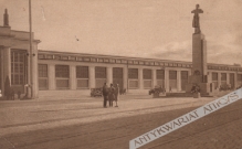 [pocztówka, 1929] Poznań. Pawilon wyrobów włókienniczych z pomnikiem Kościuszki na P.W.K. [Powszechnej Wystawie Krajowej]