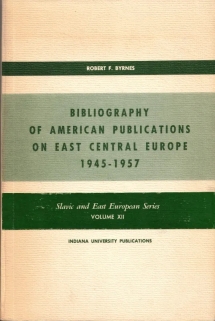 Bibliography of American Publications on East Central Europe 1945-1957. [dedykacja od Edwarda Wynota dla prof. Jerzego Łojka]