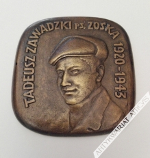 [plakieta, 1977 r.] Tadeusz Zawadzki ps. Zośka 1920-1943 [błędny rok urodzin, prawidłowo 1921]