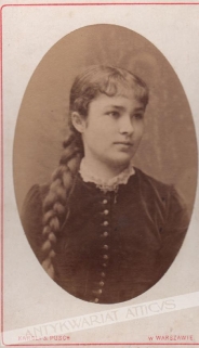 [fotografia, ok. 1870-1880] [portret młodej kobiety]
