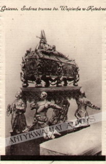 [pocztówka, lata 1920-te] Gniezno. Srebrna trumna św. Wojciecha w Katedrze