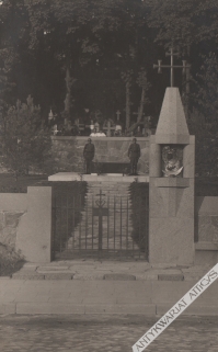 [pocztówka, ok. 1936] Wilno, Mauzoleum na Rossie (Miejsce złożenia Serca Marszałka Piłsudskiego i zwłok Jego Matki)