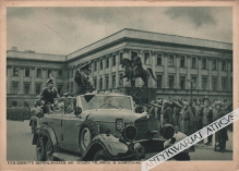 [pocztówka, ok. 1939] Der Oberste Befehlshaber bei seinen Truppen in Warschau