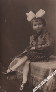 [pocztówka, ok. 1930] [Portret dziewczynki]