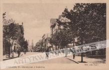 [pocztówka, lata 1920-te] Gniezno. Ul. Chrobrego z katedrą