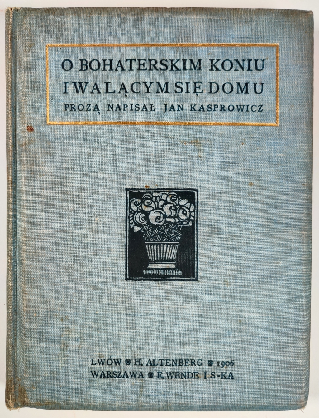 O bohaterskim koniu i walącym się domu