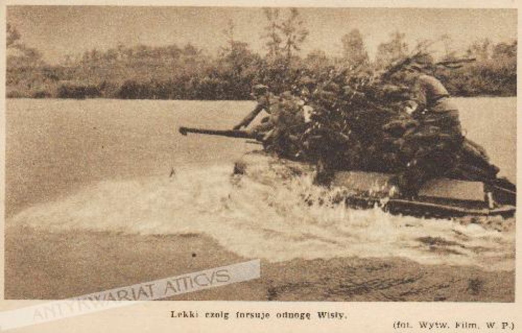 [pocztówka, ok. 1960] Lekki czołg forsuje odnogę Wisły