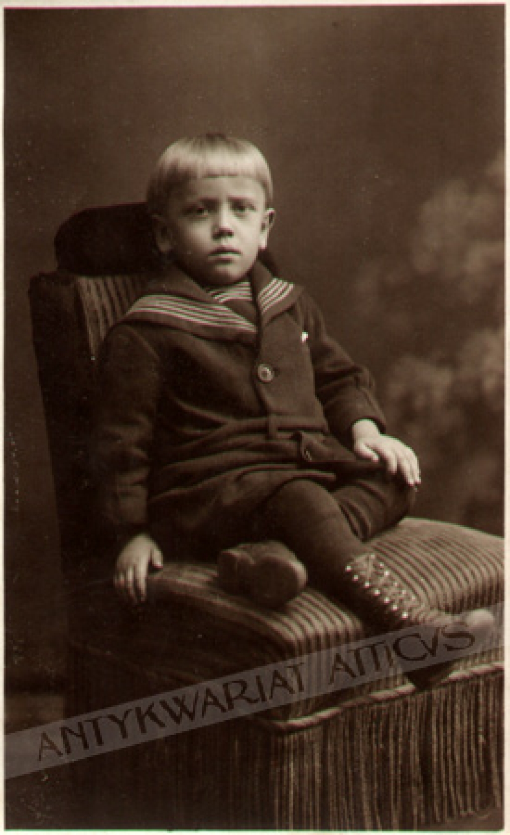 [fotografia na papierze pocztówkowym] [Portret dziecka]