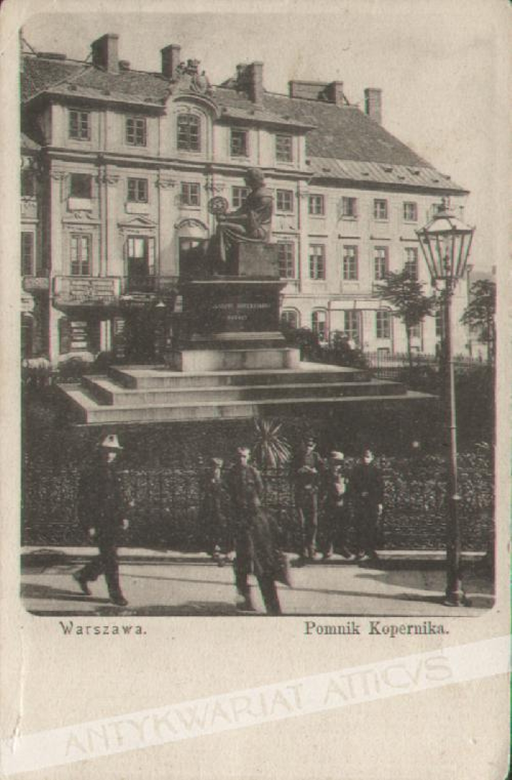[pocztówka, ok. 1905] Warszawa. Pomnik Kopernika [w tle Pałac Karasia]