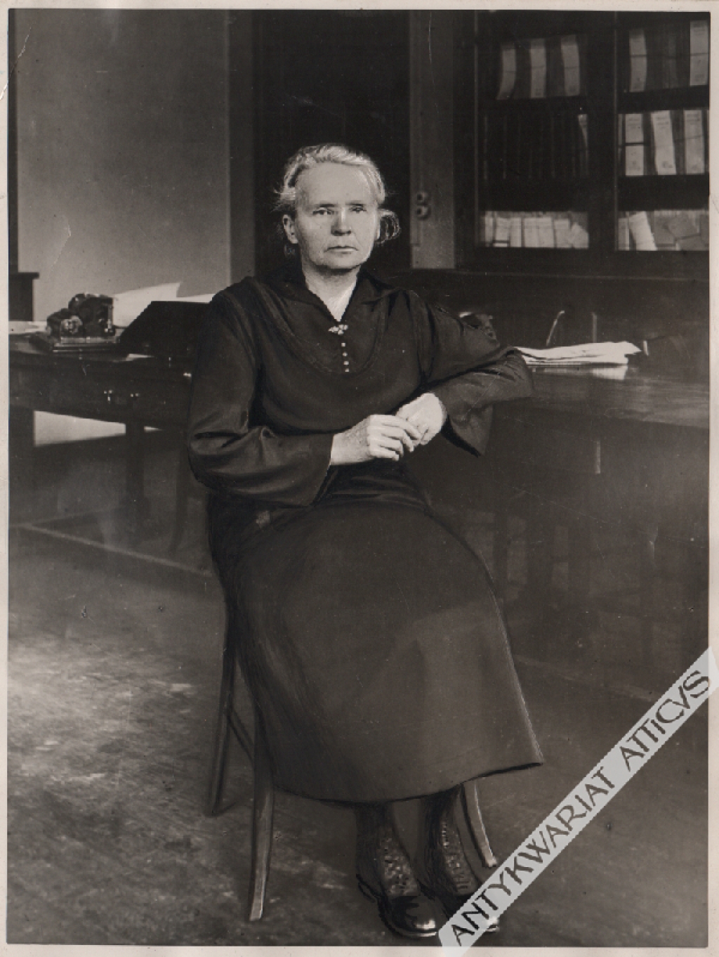 [fotografia, ok. 1932] [Portret Marii Skłodowskiej-Curie]