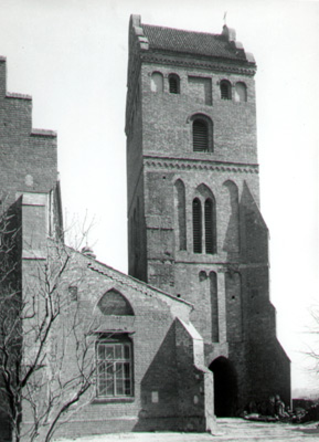 [fotografia, 1948] Warszawa. Kościół N.M.Panny. Wieża