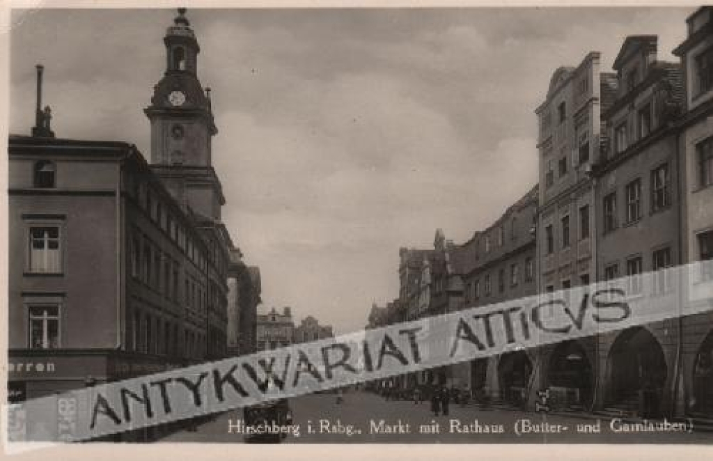 [fotografia na papierze pocztówkowym, przed 1945] Hirschberg i. Rsbg., Markt mit Rathaus (Butter- und Garnlauben [Jelenia Góra, ratusz]
