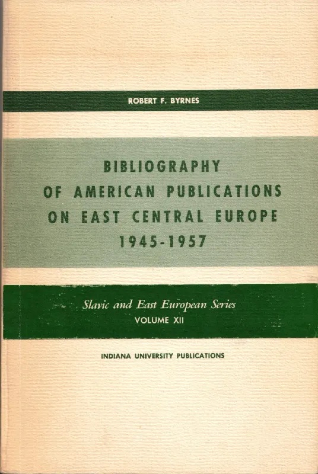 Bibliography of American Publications on East Central Europe 1945-1957. [dedykacja od Edwarda Wynota dla prof. Jerzego Łojka]