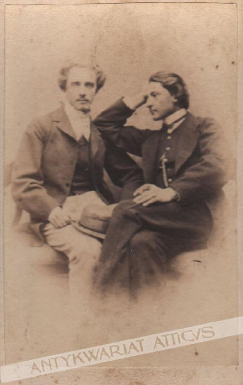 [fotografia, ok. 1870] [portret dwóch mężczyzn]