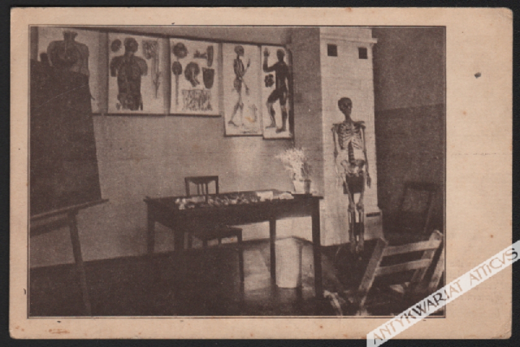 [pocztówka, ok. 1922] Warszawska Szkoła Pielęgniarstwa. Sala naukowa