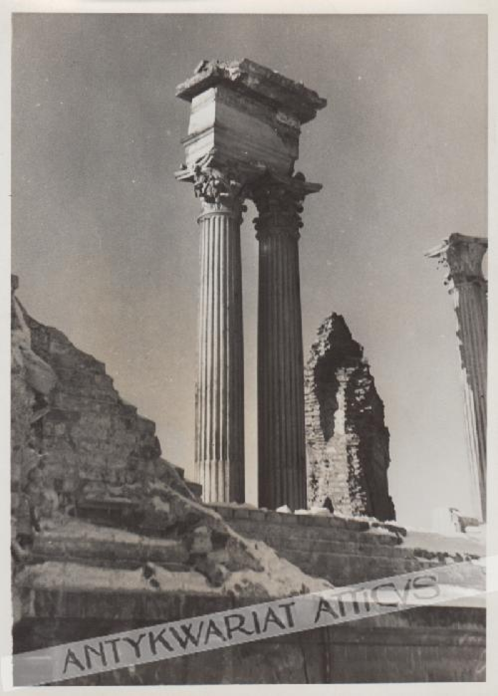 [fotografia, po 1945] Ruiny Kościoła św. Aleksandra