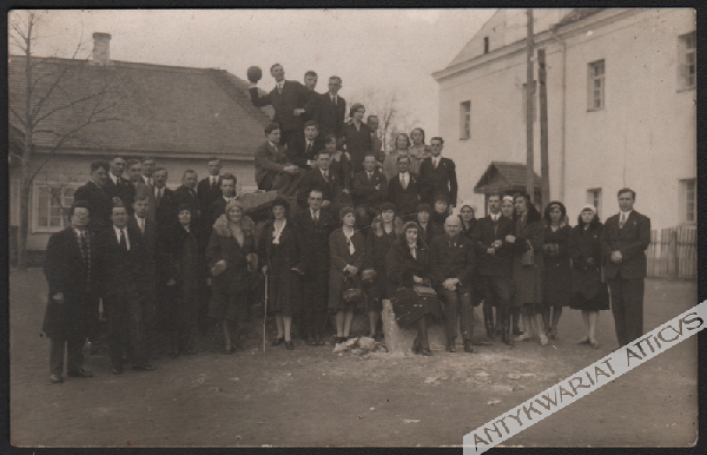 [fotografia na papierze pocztówkowym, 1931] Kurs świetlicowo-bibliotekarski w Głębokiem, dn. 24 IV 1931 r.