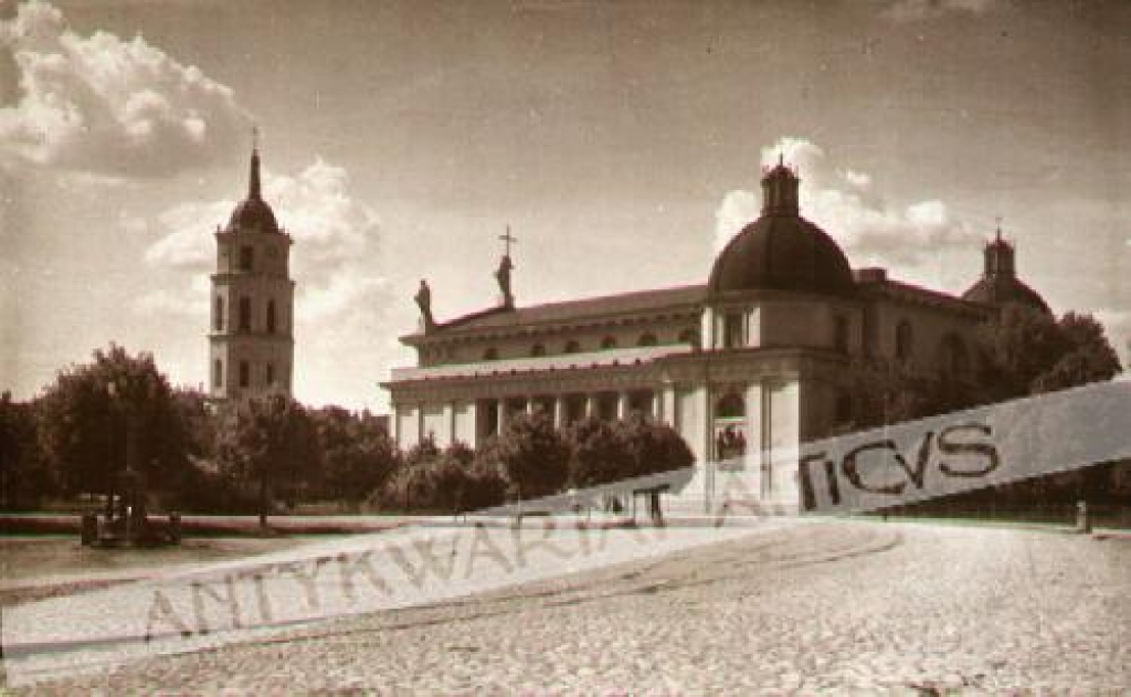 [fotografia na papierze pocztówkowym, przed 1939] Wilno. Bazylika pod wezwaniem Św. Stanisława