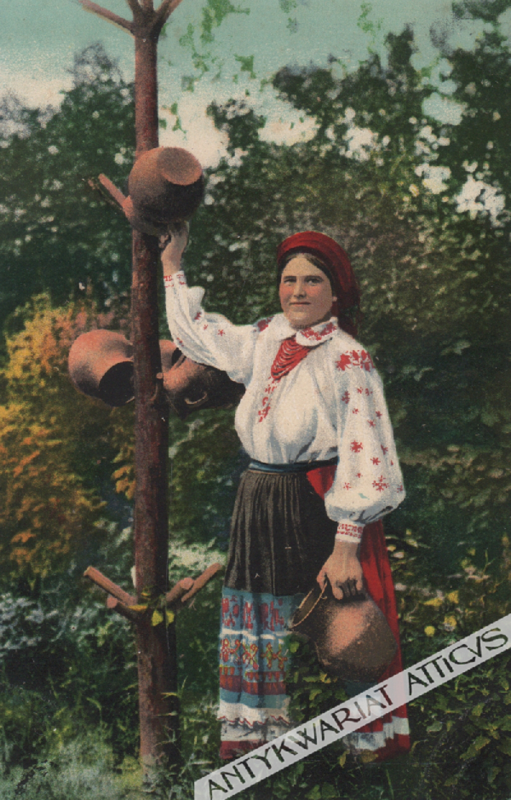 [pocztówka, ok. 1910] Widoki i typy Ukrainy: Młoda gospodyni