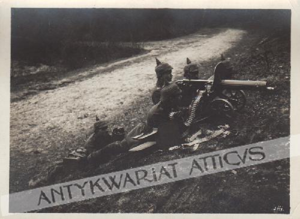 [fotografia, ok. 1914-1918] Żołnierze pruscy, obsługa ciężkiego karabinu maszynowego (ckm)