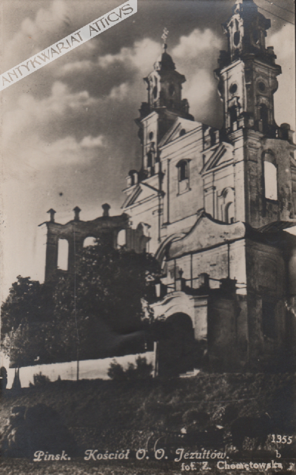 [pocztówka, lata 1930-te] Pińsk. Kościół O.O. Jezuitów