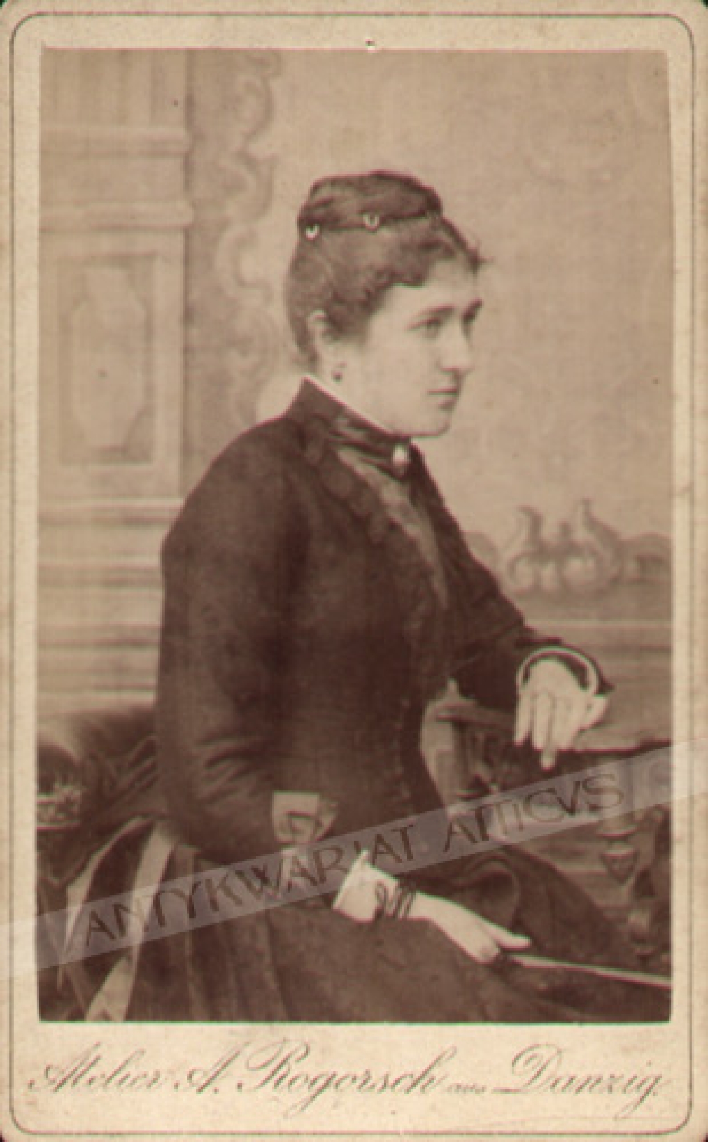 [fotografia, ok. 1880] [portret kobiety w średnim wieku]