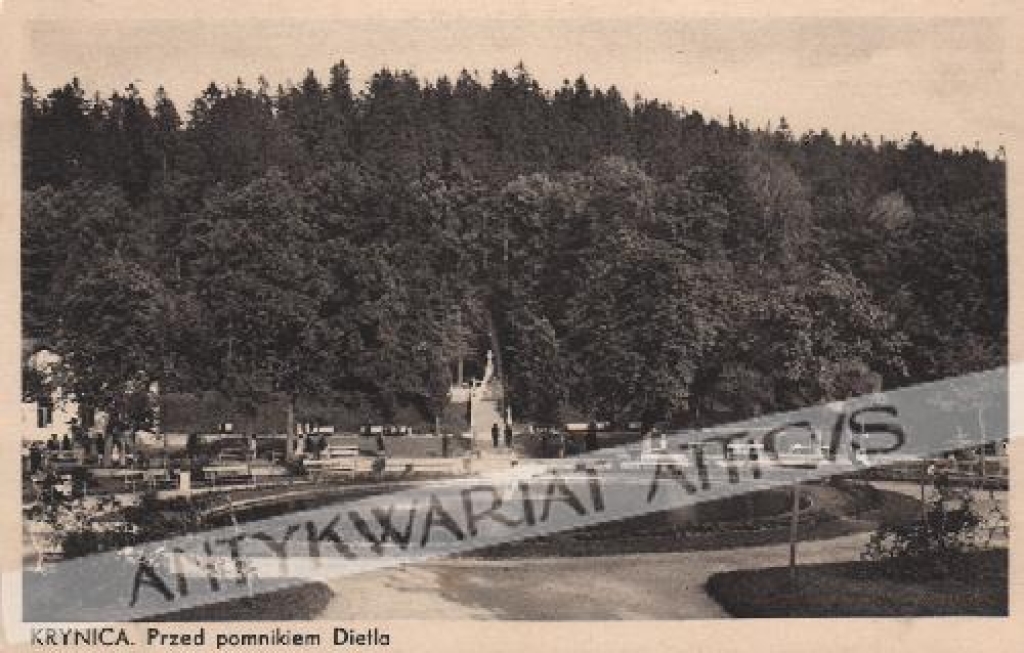 [pocztówka] Krynica. Przed pomnikiem Dietla