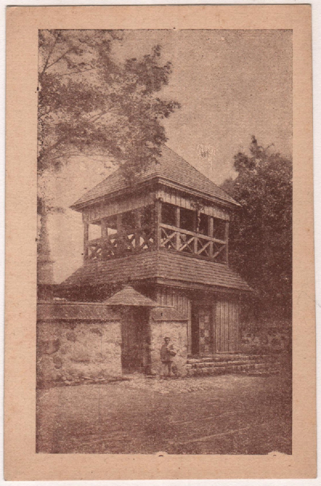 [pocztówka, lata 1920-te] Dzwonnica w Kamieniu, ziemia Mińska