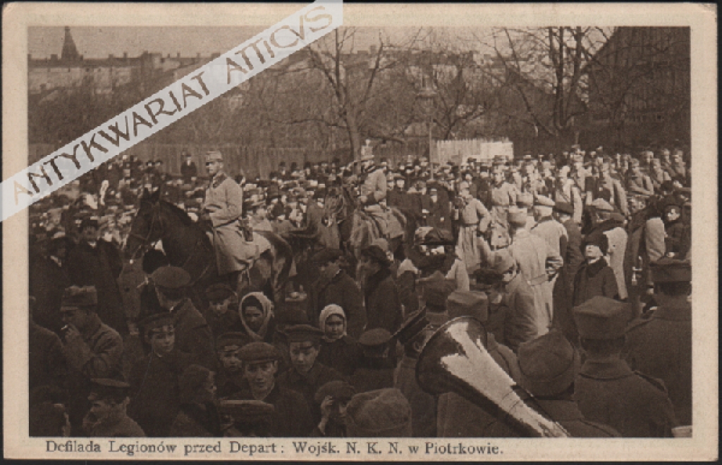 [pocztówka, 1915] Defilada Legionów przed Depart. Wojsk. N.K.N. w Piotrkowie