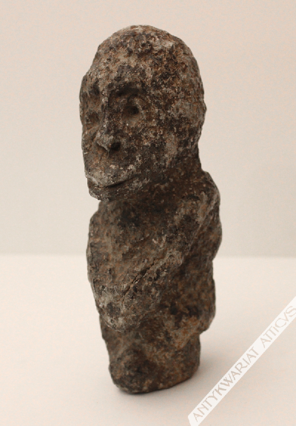 [poł. XX w., Afryka (Gwinea), plemię Pomdo-Kissi] Figurka kamienna