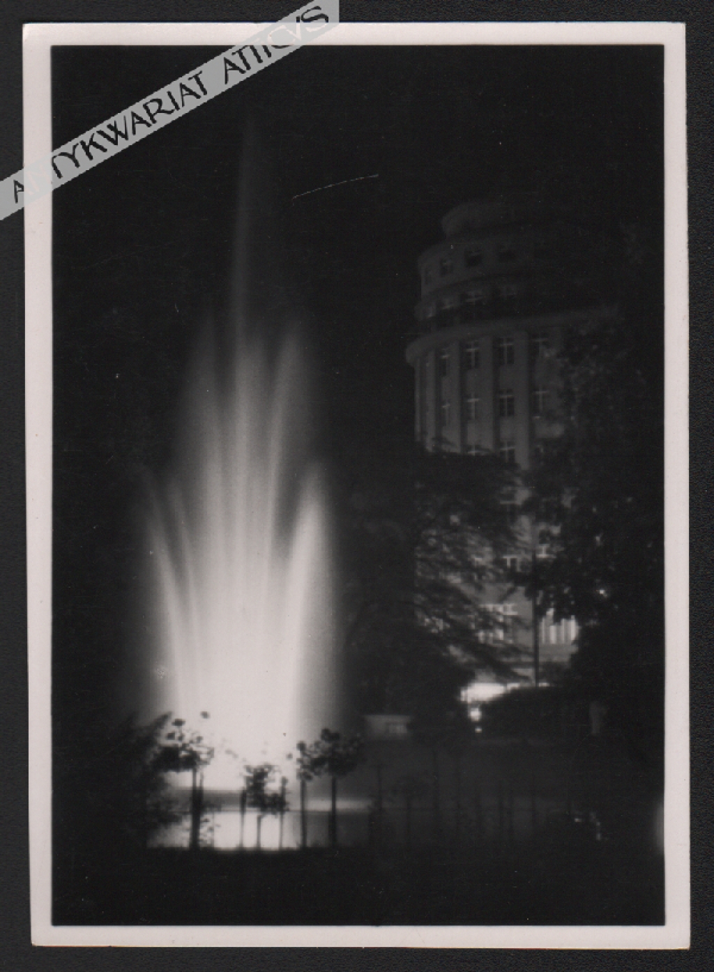 [pocztówka, 1939] Kraków. Planty [nocą]