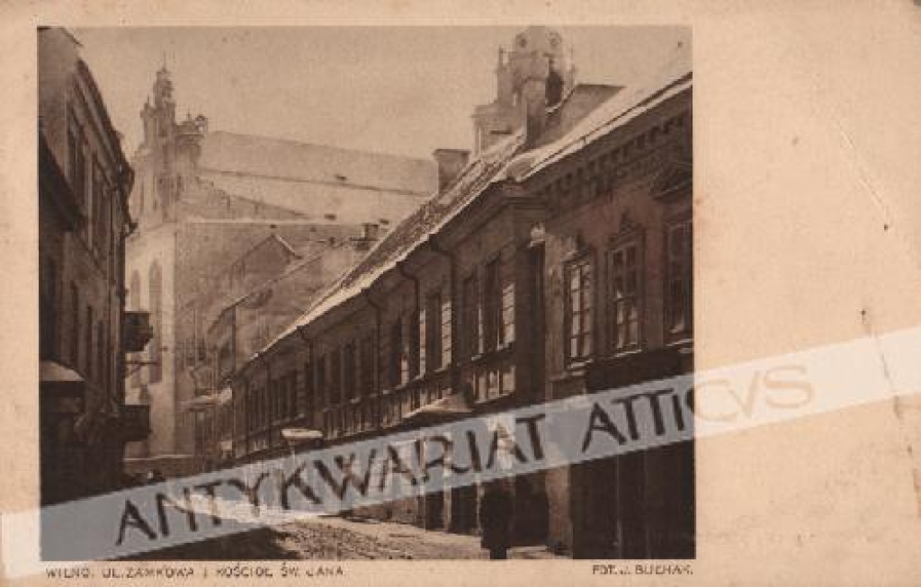 [pocztówka, lata 1920-te] Wilno. Ul. Zamkowa i Kościół św. Jana