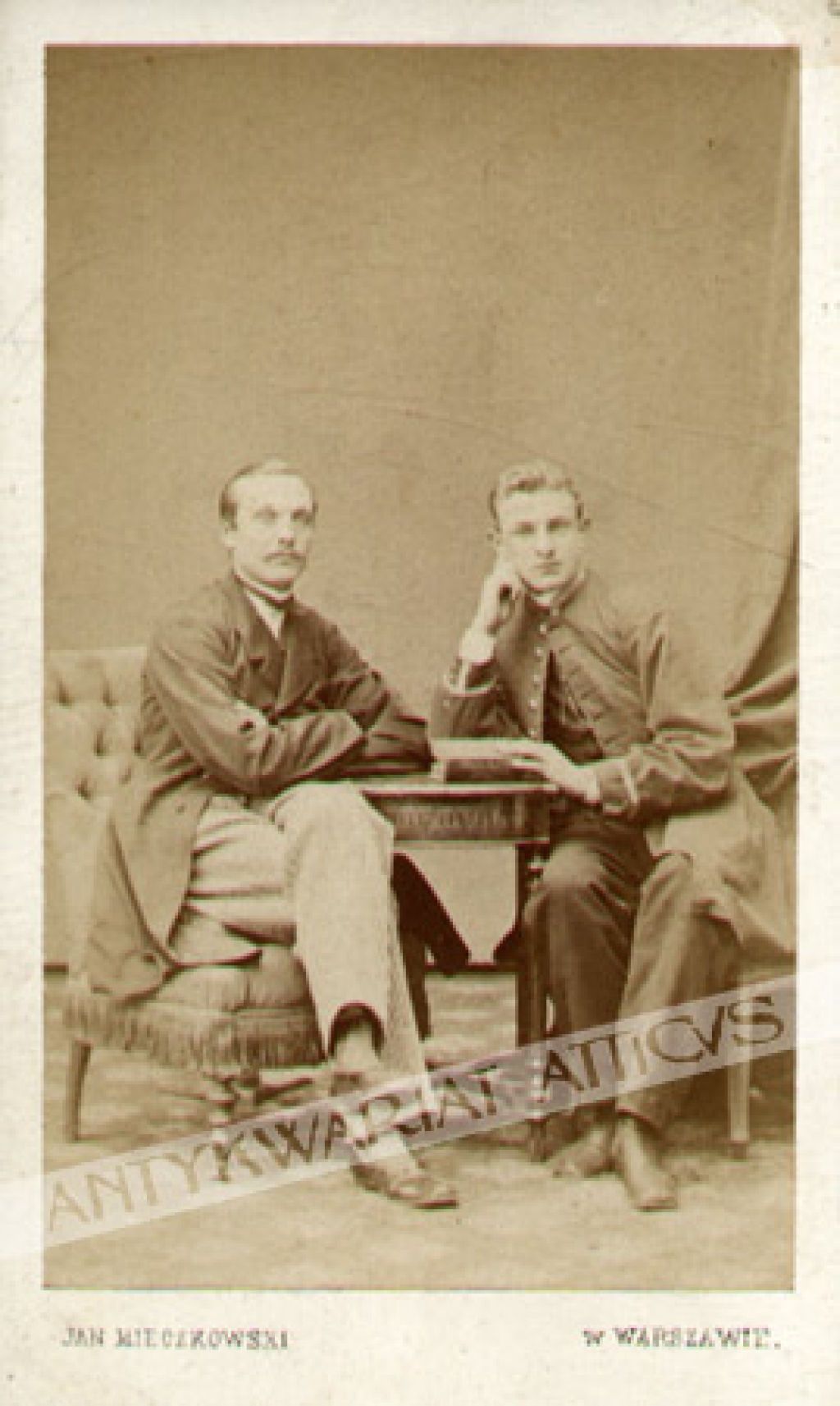 [fotografia, ok. 1880] [portret dwóch mężczyzn]