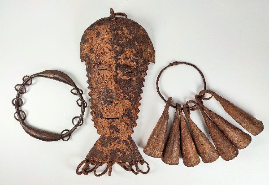 [obiekty rytualne, Afryka, XIX-XX w.] Trzy obiekty antydemoniczne Kamerun, plemię Chamba 