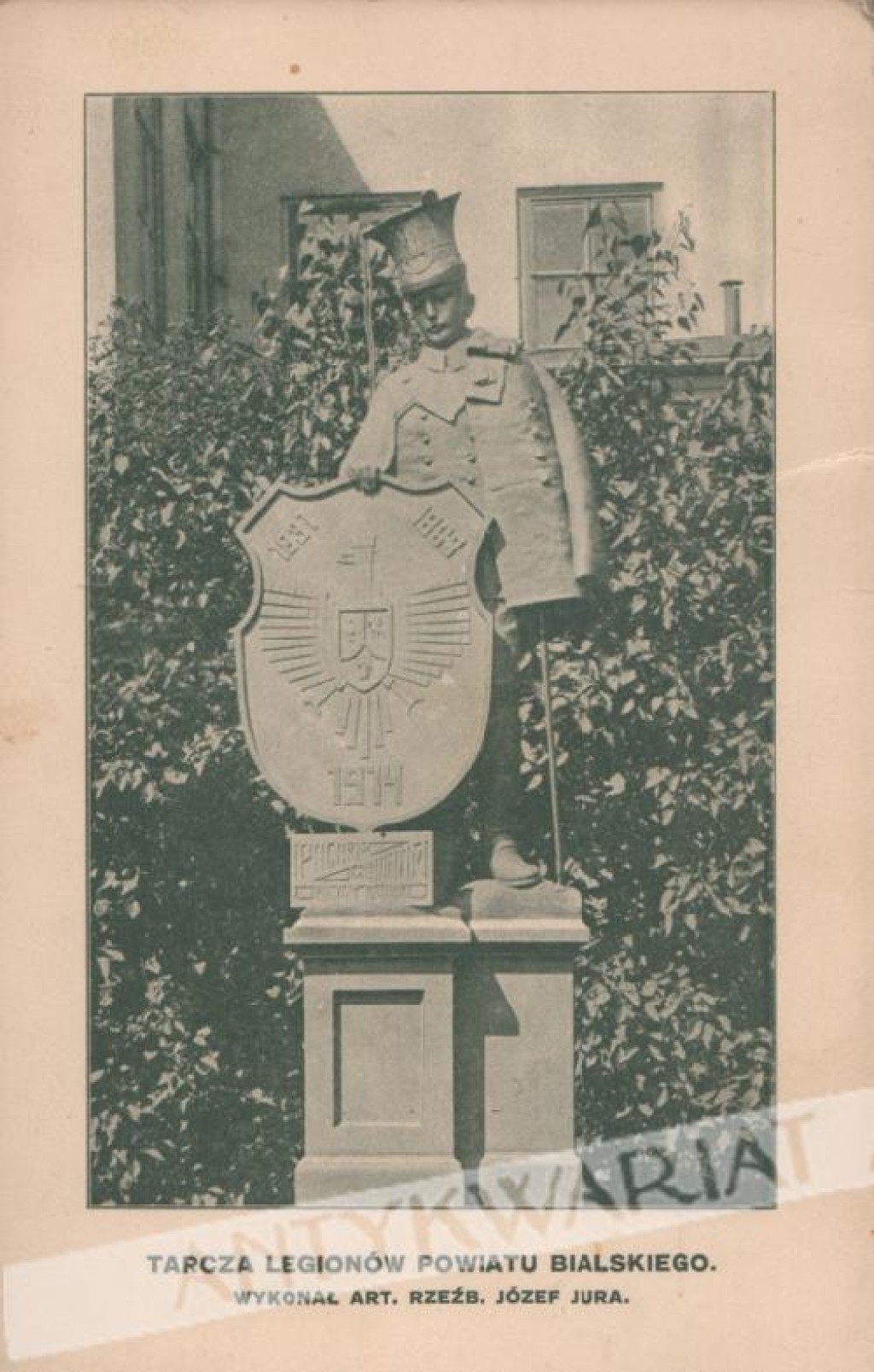 [pocztówka, ok. 1919] Tarcza Legionów Powiatu Bialskiego. Wykonał art. rzeźb. Józef Jura
