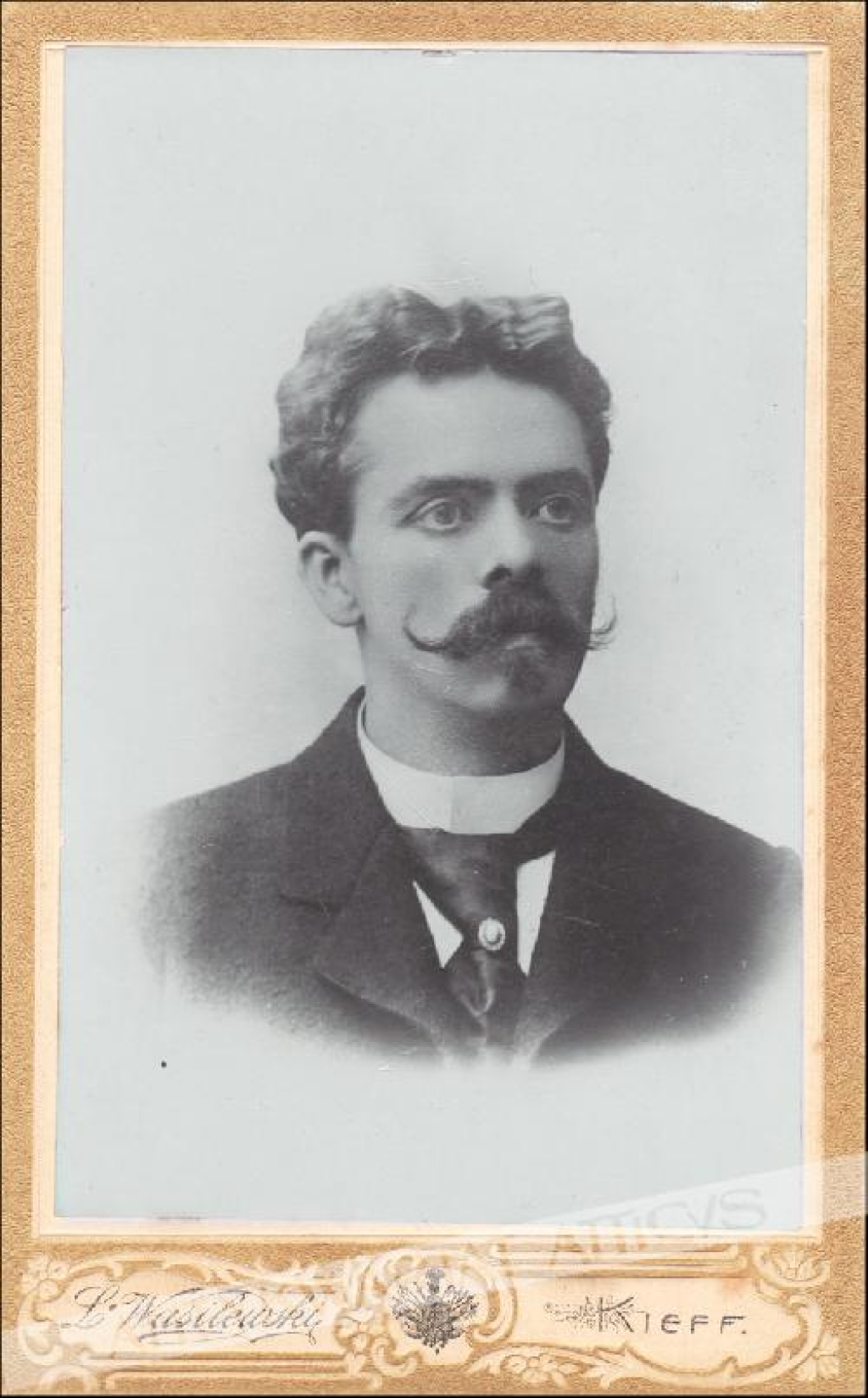 [fotografia, ok. 1905] Portret mężczyzny