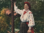 [pocztówka, ok. 1910] Widoki i typy Ukrainy: Młoda gospodyni