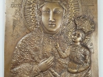 [plakieta, brąz] Plakieta z wizerunkiem Matki Boskiej z Dzieciątkiem