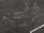 [zbiór fotografii, ok. 1918] Żołnierze I Korpusu Polskiego na motocyklach Harley-Davidson